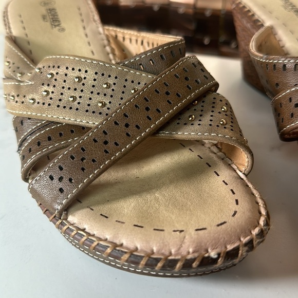 Soflex Tan and Gold Wedge Sandals Made in Italy Size 39 (8.5) - Picture 3 of 12